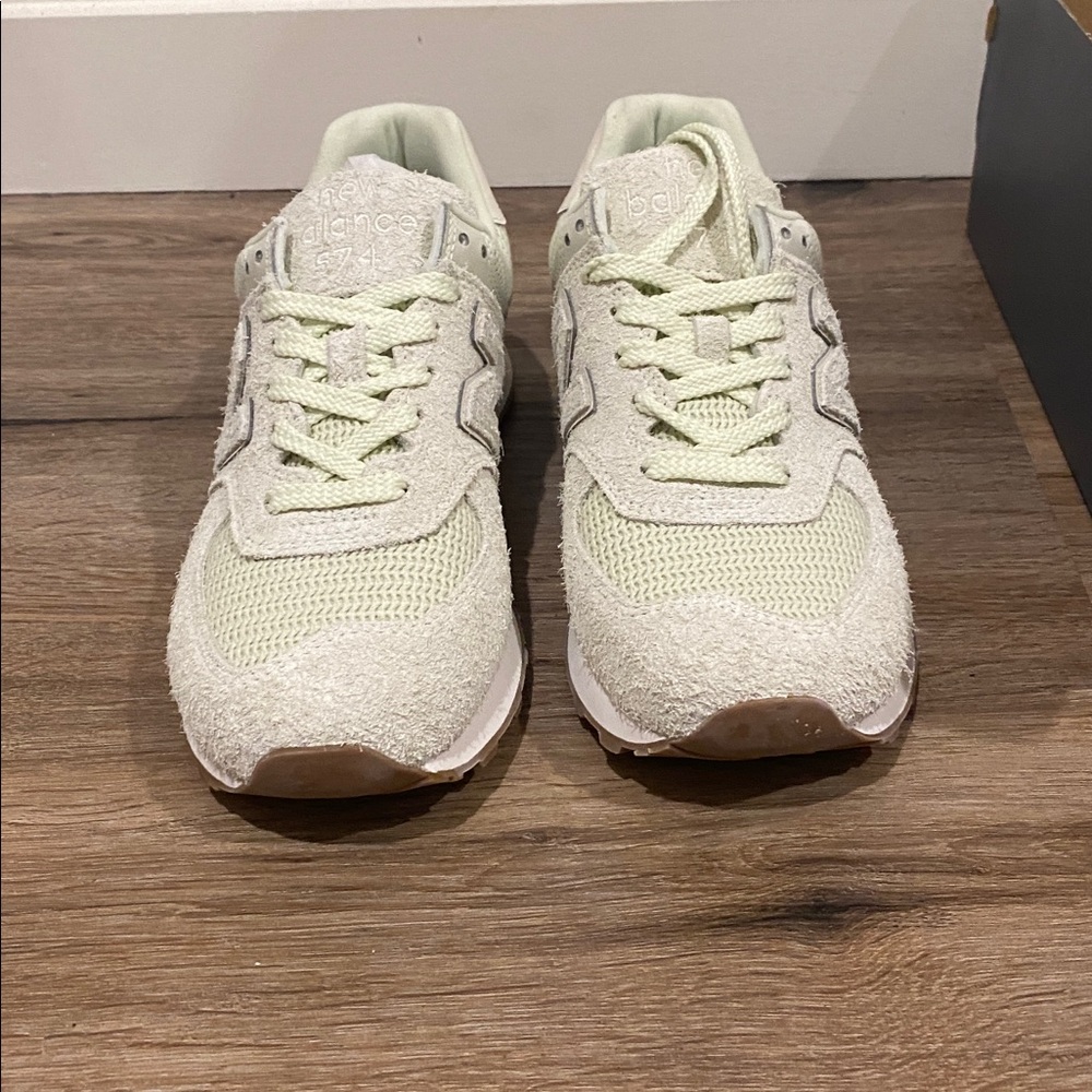 New Balance Sneakers - Picture 4 of 6